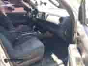 2020 Toyota Tacoma SR5 z VIN 3TMBZ5DN3LM025980, wystawiony jako IAAI lot #42215140 z przebiegiem 67 414 mil mil oraz . Historia ofert i sprzedaży dostępna na DreamBid. Obrazek 5.