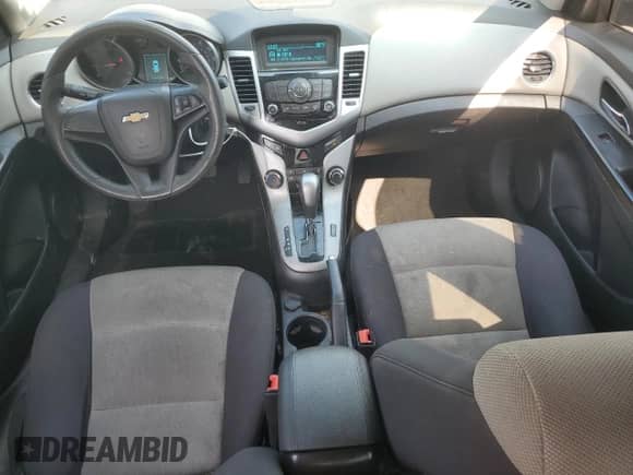 2014 Chevrolet Cruze LS z VIN 1G1PA5SH1E7234327, wystawiony jako Copart lot #81679075 z przebiegiem 99 834 mil mil oraz Szkoda całkowita • Salvage title. Historia ofert i sprzedaży dostępna na DreamBid. Obrazek 8.