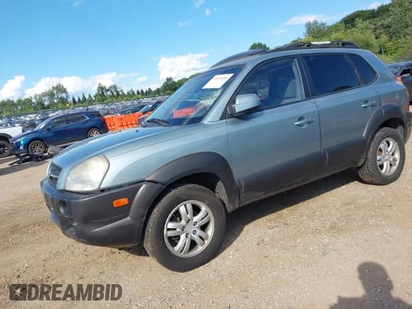2007 Hyundai Tucson SE z VIN KM8JN12D67U483648, wystawiony jako IAAI lot #43059590 z przebiegiem 231 854 mil mil oraz . Historia ofert i sprzedaży dostępna na DreamBid. Obrazek 2.
