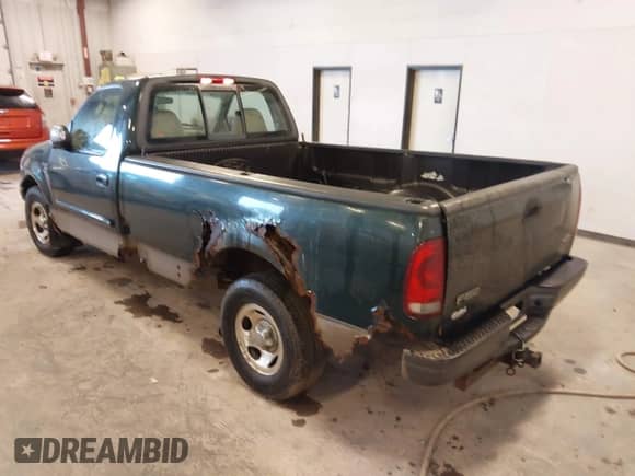 2002 Ford F-150 XL с VIN 2FTRF17W42CA68335, выставлен на аукционе IAAI как лот 42307601 с пробегом 184 138 миль миль и . История ставок и продаж доступна на DreamBid. Изображение 3.