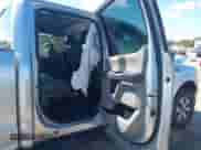 2017 Ford F-150 XLT z VIN 1FTEW1EG0HFB92156, wystawiony jako IAAI lot #43457491 z przebiegiem 156 076 mil mil oraz . Historia ofert i sprzedaży dostępna na DreamBid. Obrazek 8.