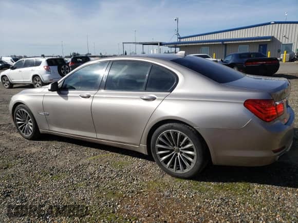 2010 BMW 7 Series 750i z VIN WBAKA8C54ACY35592, wystawiony jako Copart lot #45495055 z przebiegiem 117 602 mil mil oraz Czysty tytuł • Clean title. Historia ofert i sprzedaży dostępna na DreamBid. Obrazek 2.