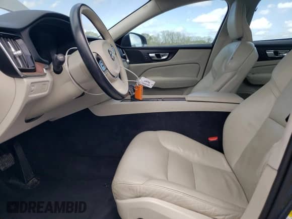 2021 Volvo S60 Momentum z VIN 7JR102FK9MG096461, wystawiony jako Copart lot #51518485 z przebiegiem 39 801 mil mil oraz Szkoda całkowita • Salvage title. Historia ofert i sprzedaży dostępna na DreamBid. Obrazek 7.