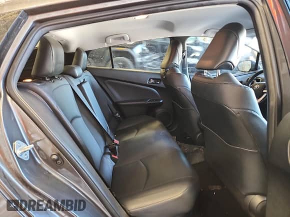 2018 Toyota Prius Two Eco z VIN JTDKARFU8J3065635, wystawiony jako Copart lot #84043455 z przebiegiem 113 173 mil mil oraz Czysty tytuł • Clean title. Historia ofert i sprzedaży dostępna na DreamBid. Obrazek 10.