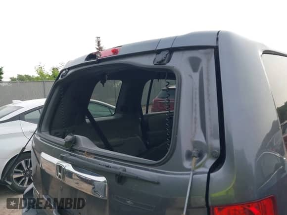 2015 Honda Pilot LX with VIN 5FNYF4H24FB013455, listed as a IAAI auction lot 42409520 with 152,718 mi miles and . Bid and sale history available at DreamBid. Image 18.