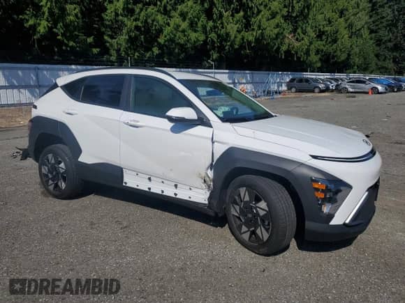2024 Hyundai Kona SEL с VIN KM8HBCAB7RU146721, выставлен на аукционе Copart как лот 67558284 с пробегом 3 446 миль миль и Списание • Salvage title. История ставок и продаж доступна на DreamBid. Изображение 4.