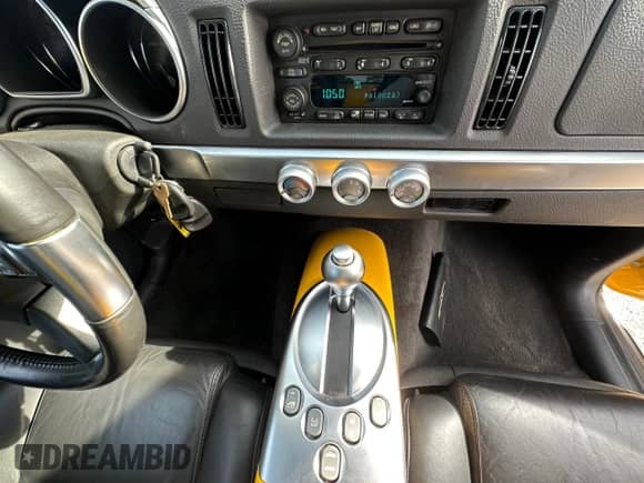 2004 Chevrolet SSR LS с VIN 1GCES14P24B106425, выставлен на аукционе Copart как лот 62700475 с пробегом 87 661 миль миль и Чистый • Clean title. История ставок и продаж доступна на DreamBid. Изображение 9.