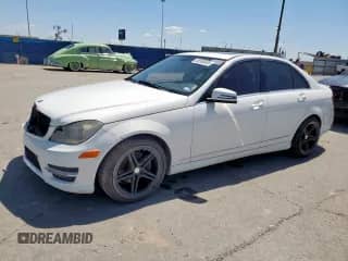2013 Mercedes-Benz C 250 Sport с VIN WDDGF4HB3DR297556, выставлен на аукционе Copart как лот 66558405 с пробегом 157 967 миль миль и Чистый • Clean title. История ставок и продаж доступна на DreamBid. Изображение 1.