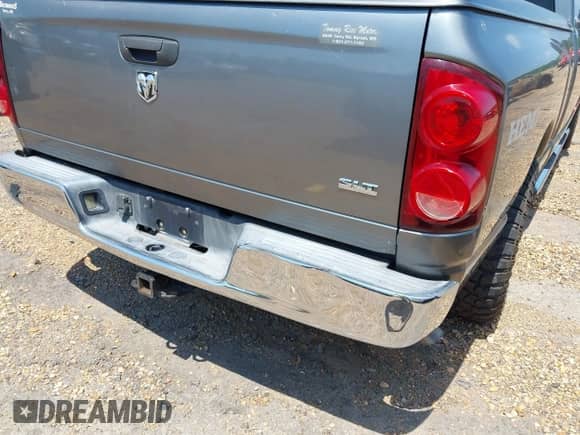 2007 Dodge 1500 SLT z VIN 3D7KR19D57G736423, wystawiony jako IAAI lot #42145607 z przebiegiem 298 274 mil mil oraz . Historia ofert i sprzedaży dostępna na DreamBid. Obrazek 17.