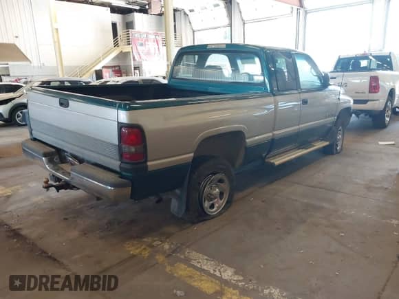 1998 Dodge 1500 z VIN 3B7HF12Z0WG126091, wystawiony jako IAAI lot #42620852 z przebiegiem 151 503 mil mil oraz . Historia ofert i sprzedaży dostępna na DreamBid. Obrazek 4.