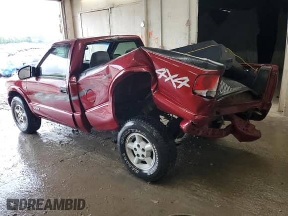 2000 Chevrolet S-10 LS with VIN 1GCDT14W8Y8220545, listed as a Copart auction lot 54485405 with 239,930 mi miles and Salvage title. Bid and sale history available at DreamBid. Image 2.