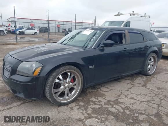 2005 Dodge Magnum RT with VIN 2D8GV582X5H544304, listed as a IAAI auction lot 42138995 with 204,484 mi miles and . Bid and sale history available at DreamBid. Image 2.