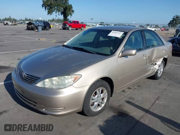 2005 Toyota Camry LE с VIN 4T1BF32K45U090062, выставлен на аукционе IAAI как лот 42405197 с пробегом 85 388 миль миль и . История ставок и продаж доступна на DreamBid. Изображение 2.