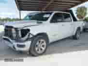 2019 Ram 1500 Big Horn z VIN 1C6SRFFT6KN697366, wystawiony jako IAAI lot #43400669 z przebiegiem 74 761 mil mil oraz . Historia ofert i sprzedaży dostępna na DreamBid. Obrazek 19.