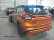2024 Nissan Kicks SR с VIN 3N1CP5DV2RL499611, выставлен на аукционе IAAI как лот 43070754 с пробегом 10 212 миль миль и . История ставок и продаж доступна на DreamBid. Изображение 3.