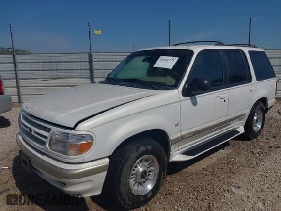 1998 Ford Explorer XLT с VIN 1FMZU35P7WZA90878, выставлен на аукционе IAAI как лот 43259773 с пробегом 102 325 миль миль и . История ставок и продаж доступна на DreamBid. Изображение 2.