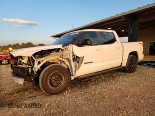 2024 Toyota Tundra SR5 z VIN 5TFLA5DB1RX235501, wystawiony jako Copart lot #80486065 z przebiegiem 12 955 mil mil oraz Szkoda całkowita • Salvage title. Historia ofert i sprzedaży dostępna na DreamBid. Obrazek 1.