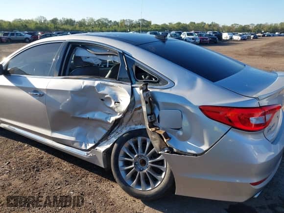 2015 Hyundai Sonata Limited z VIN 5NPE34AF5FH033529, wystawiony jako IAAI lot #43416871 z przebiegiem 182 317 mil mil oraz . Historia ofert i sprzedaży dostępna na DreamBid. Obrazek 6.