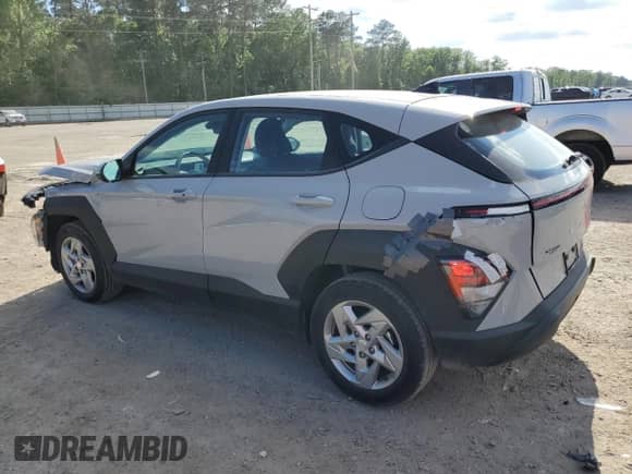 2024 Hyundai Kona SE с VIN KM8HA3AB6RU040862, выставлен на аукционе Copart как лот 51669655 с пробегом 6 498 миль миль и Списание • Salvage title. История ставок и продаж доступна на DreamBid. Изображение 2.
