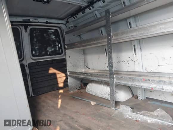 2018 Chevrolet Express Cargo z VIN 1GCWGAFPXJ1319661, wystawiony jako IAAI lot #42912046 z przebiegiem 143 790 mil mil oraz . Historia ofert i sprzedaży dostępna na DreamBid. Obrazek 8.