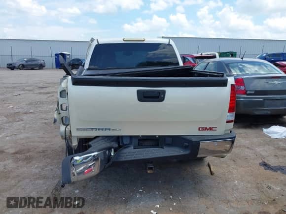 2009 GMC Sierra 1500 SLT with VIN 3GTEK33399G257996, listed as a IAAI auction lot 42735046 with 241,262 mi miles and . Bid and sale history available at DreamBid. Image 17.