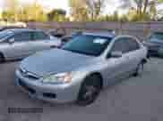 2007 Honda Accord EX z VIN 1HGCM56777A104462, wystawiony jako IAAI lot #43331511 z przebiegiem 187 568 mil mil oraz . Historia ofert i sprzedaży dostępna na DreamBid. Obrazek 2.