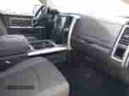 2017 Ram 1500 Big Horn z VIN 1C6RR6LT9HS773529, wystawiony jako IAAI lot #42614967 z przebiegiem 157 572 mil mil oraz . Historia ofert i sprzedaży dostępna na DreamBid. Obrazek 5.