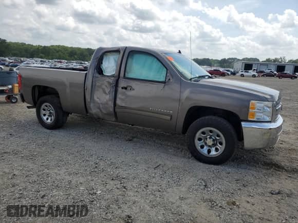 2012 Chevrolet Silverado 1500 LS z VIN 1GCRCREA5CZ251228, wystawiony jako Copart lot #64784515 z przebiegiem 236 651 mil mil oraz Szkoda całkowita • Salvage title. Historia ofert i sprzedaży dostępna na DreamBid. Obrazek 4.