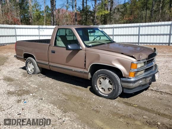 1997 Chevrolet Silverado 1500 with VIN 1GCEC14R4VZ211975, listed as a Copart auction lot 50190115 with 132,978 mi miles and Salvage title. Bid and sale history available at DreamBid. Image 4.