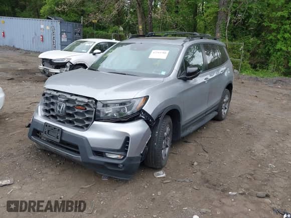 2023 Honda Passport TrailSport z VIN 5FNYF8H66PB024923, wystawiony jako IAAI lot #42243780 z przebiegiem 14 358 mil mil oraz . Historia ofert i sprzedaży dostępna na DreamBid. Obrazek 17.