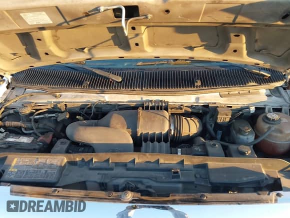 2008 Ford Econoline Cargo Commercial z VIN 1FTNS24L18DA11772, wystawiony jako IAAI lot #41025371 z przebiegiem 223 532 mil mil oraz . Historia ofert i sprzedaży dostępna na DreamBid. Obrazek 10.