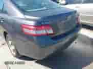 2011 Toyota Camry LE z VIN 4T4BF3EKXBR215157, wystawiony jako IAAI lot #43402109 z przebiegiem 216 833 mil mil oraz . Historia ofert i sprzedaży dostępna na DreamBid. Obrazek 6.