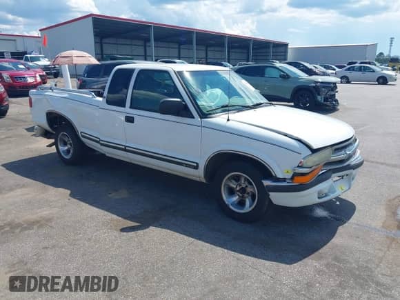 2000 Chevrolet S-10 LS с VIN 1GCCS19W4Y8225538, выставлен на аукционе IAAI как лот 42849719 с пробегом 261 202 миль миль и . История ставок и продаж доступна на DreamBid. Изображение 1.