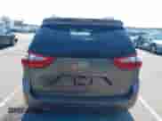 2016 Toyota Sienna XLE z VIN 5TDYK3DC1GS738545, wystawiony jako IAAI lot #42849266 z przebiegiem 59 578 mil mil oraz . Historia ofert i sprzedaży dostępna na DreamBid. Obrazek 16.