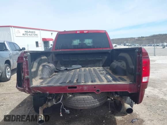 2019 Ram 1500 Express z VIN 1C6RR7FT4KS743377, wystawiony jako IAAI lot #41826173 z przebiegiem 124 972 mil mil oraz . Historia ofert i sprzedaży dostępna na DreamBid. Obrazek 17.