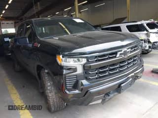 2022 Chevrolet Silverado 1500 RST z VIN 1GCUDEET8NZ622077, wystawiony jako IAAI lot #42713780 z przebiegiem 46 022 mil mil oraz . Historia ofert i sprzedaży dostępna na DreamBid. Obrazek 1.
