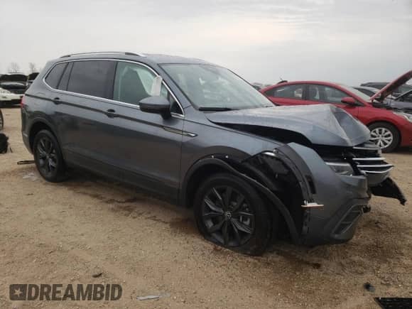 2024 Volkswagen Tiguan SE z VIN 3VV2B7AX5RM099272, wystawiony jako Copart lot #53237105 z przebiegiem 16 459 mil mil oraz Szkoda całkowita • Salvage title. Historia ofert i sprzedaży dostępna na DreamBid. Obrazek 4.