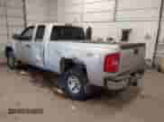 2010 Chevrolet Silverado 2500HD Work Truck z VIN 1GC5KVBG0AZ186238, wystawiony jako IAAI lot #41379847 z przebiegiem 141 388 mil mil oraz . Historia ofert i sprzedaży dostępna na DreamBid. Obrazek 3.