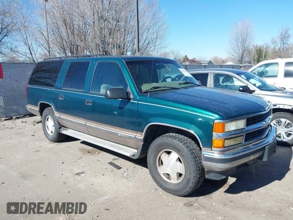 1997 Chevrolet Suburban z VIN 3GNFK16R9VG184722, wystawiony jako IAAI lot #41662635 z przebiegiem 176 652 mil mil oraz . Historia ofert i sprzedaży dostępna na DreamBid. Obrazek 1.