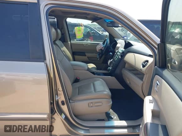 2009 Honda Pilot Touring with VIN 5FNYF38809B004142, listed as a IAAI auction lot 42337103 with 152,874 mi miles and . Bid and sale history available at DreamBid. Image 5.