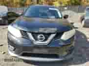 2015 Nissan Rogue SV z VIN KNMAT2MV7FP538174, wystawiony jako Copart lot #89620025 z przebiegiem 145 811 mil mil oraz Szkoda całkowita • Salvage title. Historia ofert i sprzedaży dostępna na DreamBid. Obrazek 5.