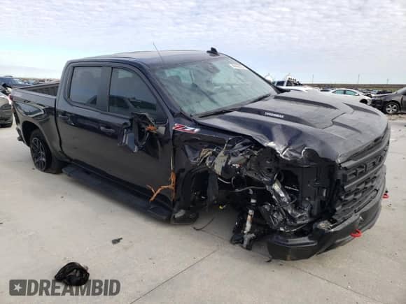 2024 Chevrolet Silverado 1500 Custom Trail Boss z VIN 3GCPDCEK8RG398601, wystawiony jako Copart lot #88468505 z przebiegiem 933 mil mil oraz Szkoda całkowita • Salvage title. Historia ofert i sprzedaży dostępna na DreamBid. Obrazek 4.