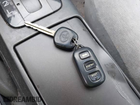 2003 Toyota Camry LE с VIN 4T1BF32K83U548683, выставлен на аукционе IAAI как лот 43264795 с пробегом 206 004 миль миль и . История ставок и продаж доступна на DreamBid. Изображение 11.