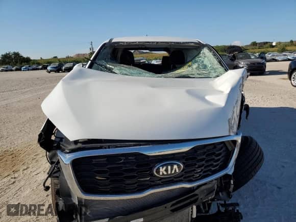 2020 Kia Sorento LX with VIN 5XYPG4A57LG692557, listed as a Copart auction lot 69871335 with Not provided miles and Non repairable. Bid and sale history available at DreamBid. Image 5.