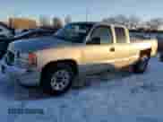2006 GMC Sierra 1500 SLE1 z VIN 1GTEK19B66Z209712, wystawiony jako Copart lot #88213255 z przebiegiem 237 760 mil mil oraz Czysty tytuł • Clean title. Historia ofert i sprzedaży dostępna na DreamBid. Obrazek 1.