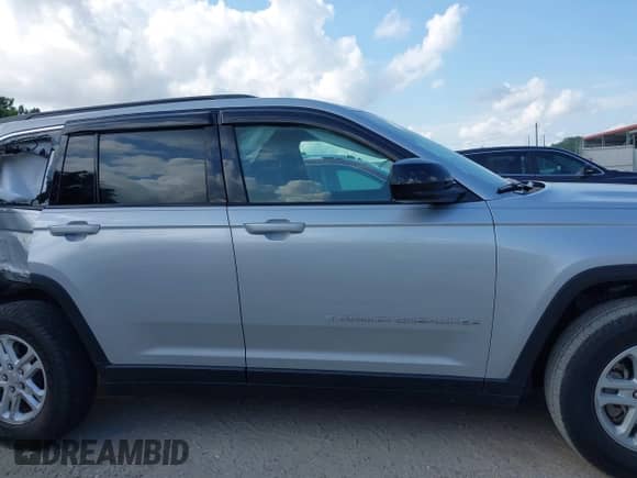 2024 Jeep Grand Cherokee Altitude z VIN 1C4RJGAG9R8604282, wystawiony jako IAAI lot #42606117 z przebiegiem 8 728 mil mil oraz . Historia ofert i sprzedaży dostępna na DreamBid. Obrazek 14.