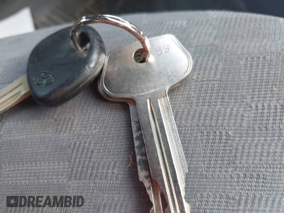 2005 Hyundai Accent GLS z VIN KMHCG45C55U587584, wystawiony jako IAAI lot #42864972 z przebiegiem 122 849 mil mil oraz . Historia ofert i sprzedaży dostępna na DreamBid. Obrazek 11.