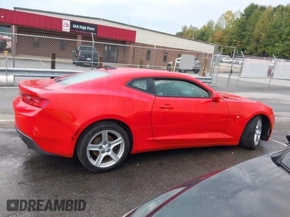 2018 Chevrolet Camaro 1LT с VIN 1G1FB1RX1J0148789, выставлен на аукционе IAAI как лот 43301099 с пробегом 95 227 миль миль и . История ставок и продаж доступна на DreamBid. Изображение 14.