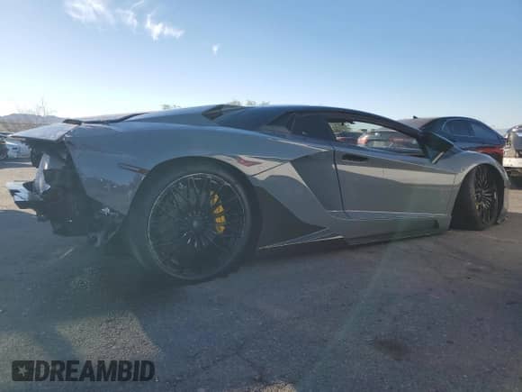 2018 Lamborghini Aventador S with VIN ZHWUG4ZD1JLA06944, listed as a Copart auction lot 83040274 with 7,816 mi miles and Salvage title. Bid and sale history available at DreamBid. Image 3.