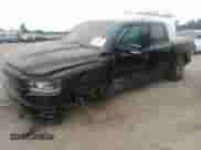 2020 Ram 1500 Laramie z VIN 1C6SRFJT7LN328900, wystawiony jako IAAI lot #42640032 z przebiegiem 81 581 mil mil oraz . Historia ofert i sprzedaży dostępna na DreamBid. Obrazek 2.